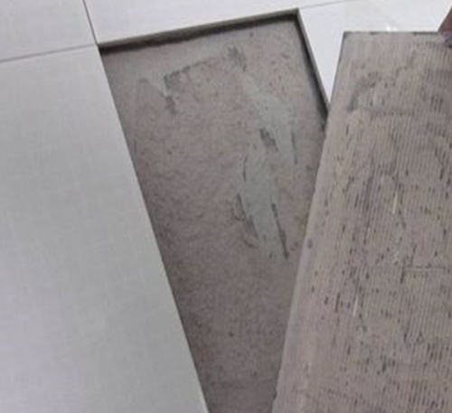 迪庆瓷砖空鼓维修公司分享瓷砖铺贴时如果打浆（即涂抹在瓷砖背面和基层上的砂浆或瓷砖胶）过少，会带来以下问题